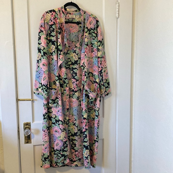 Victoria's Secret Other - Vintage Victoria’s Secret floral robe